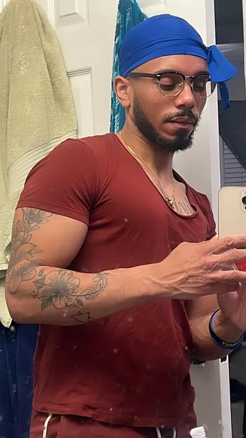 Sorry I don’t look like most people here by LowShape1256