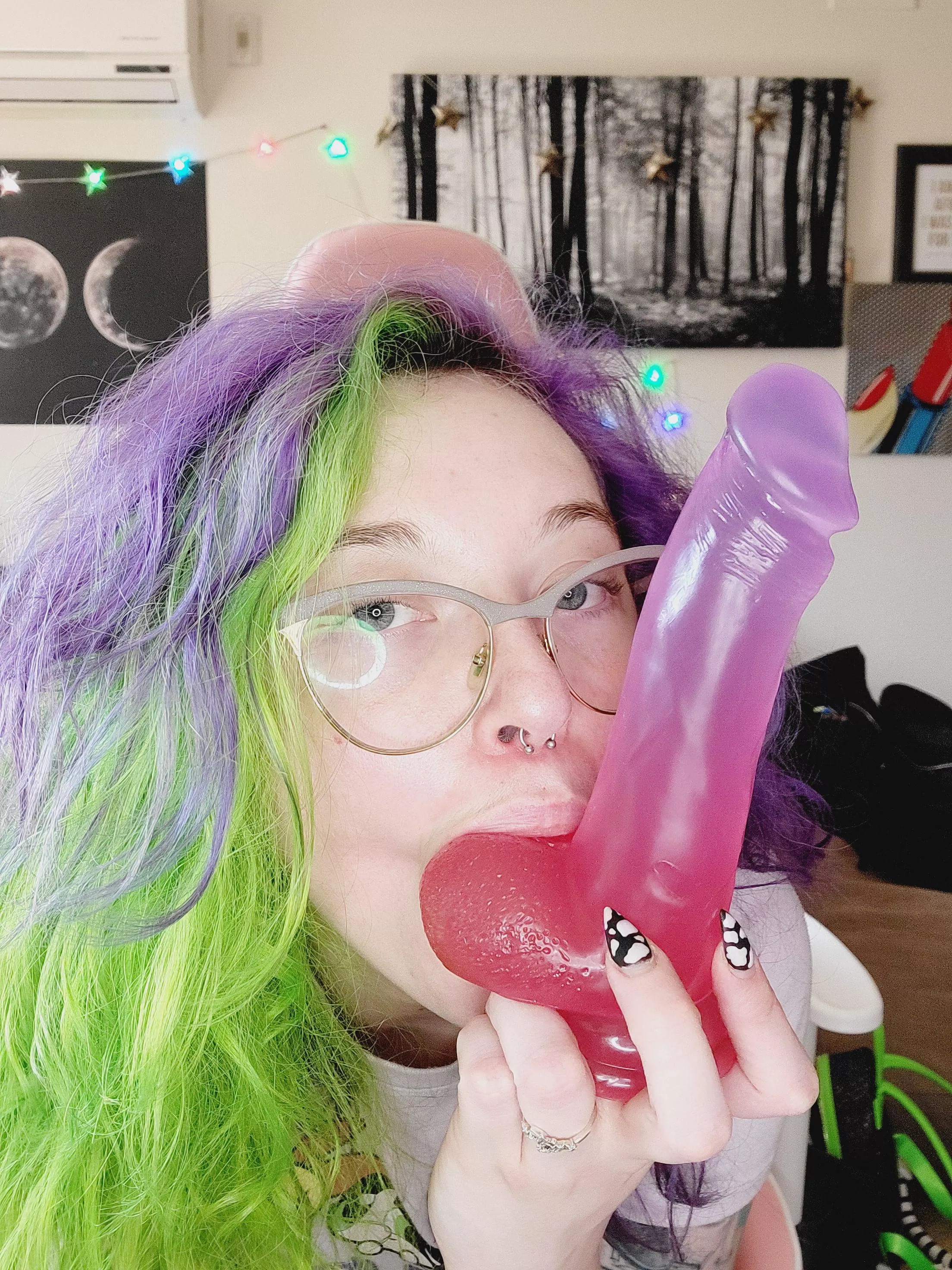 Would u let me suck u like this?😈 posted by PaleRyderr