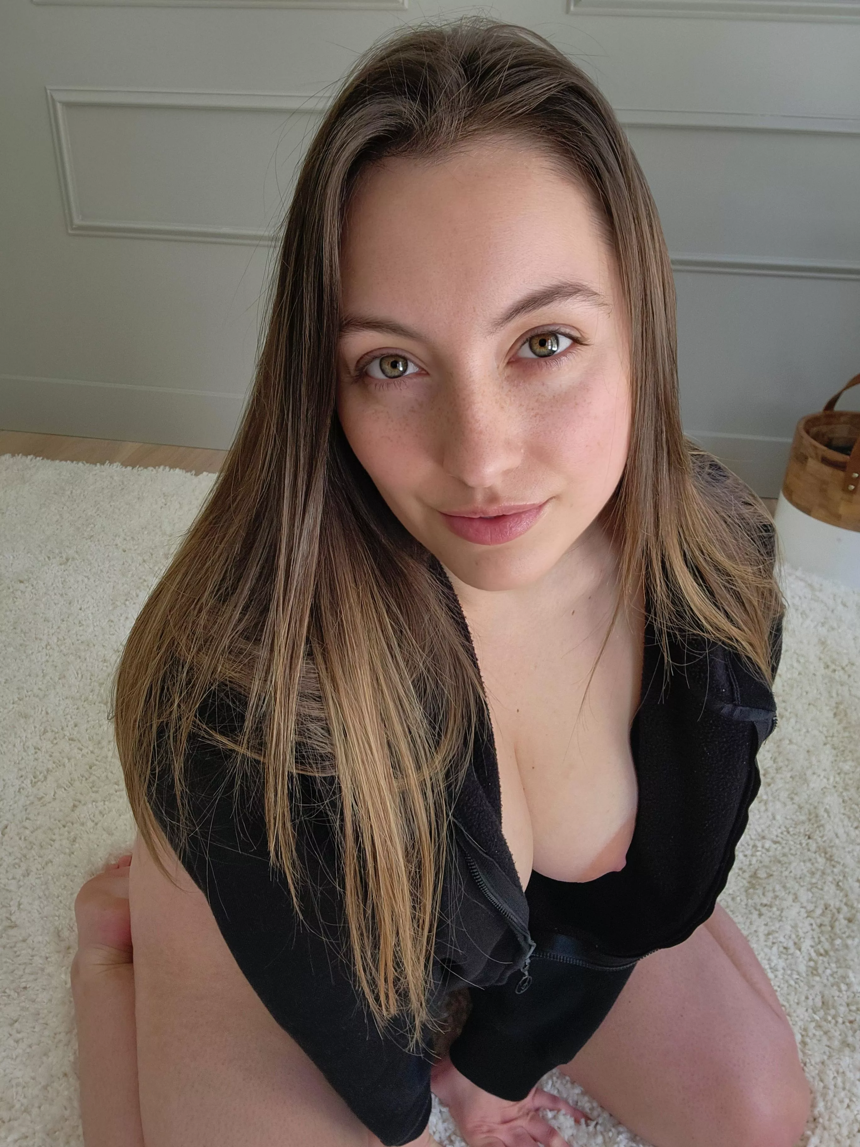 Yeah you can see down my blouse but also hello eye contact posted by sophie_fenmec