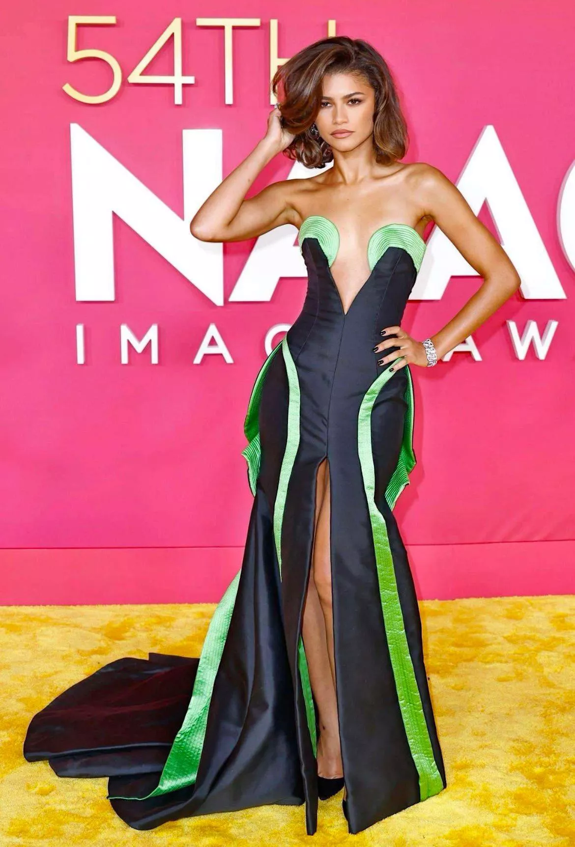 Zendaya has me uncontrollably horny right now wishing to get so Bi with a bud for her  posted by biigdickjay36