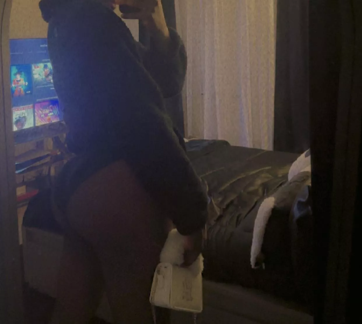 26 fem bottom, into feet & younger men only ❤️ snap is foreignboytee posted by foreignboytee1