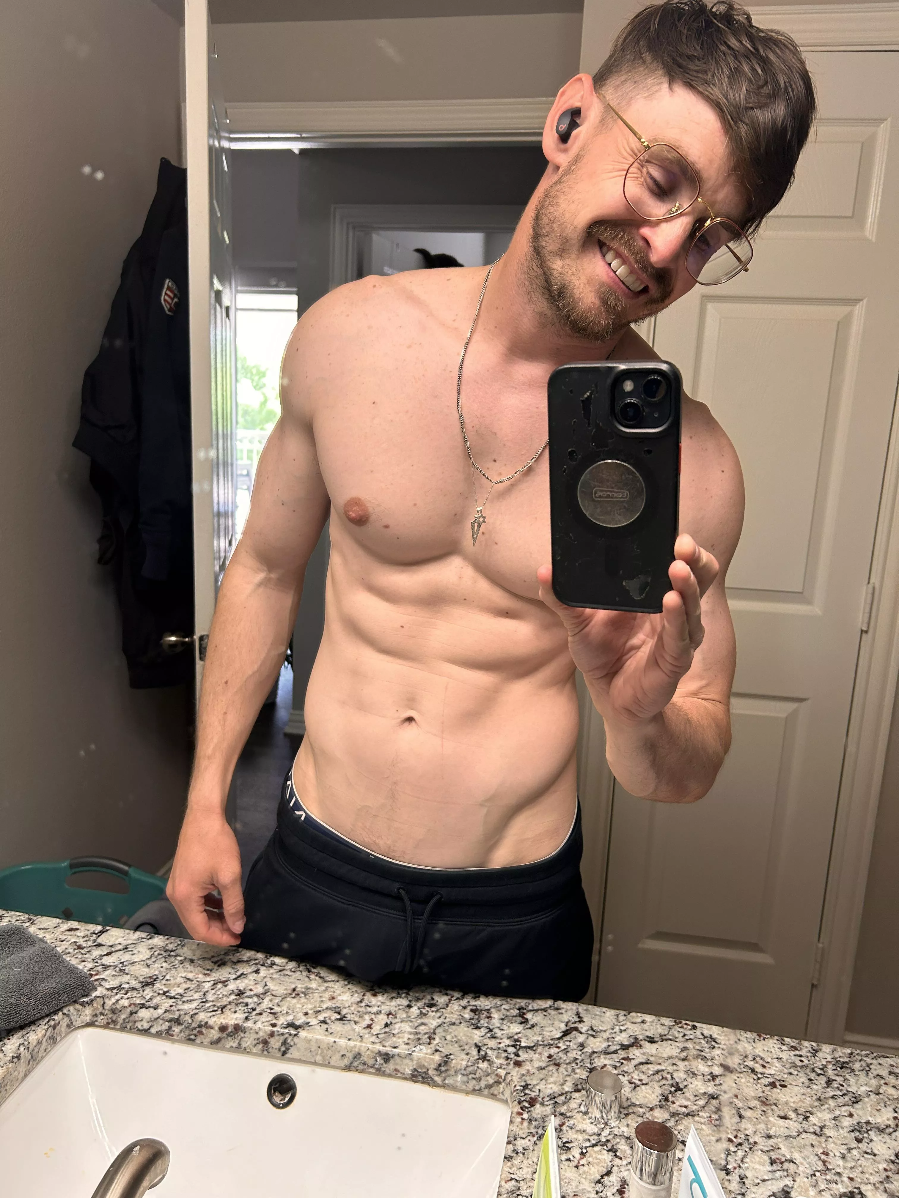 35M4F Hey you...yes you 😏 posted by giveyouthed23