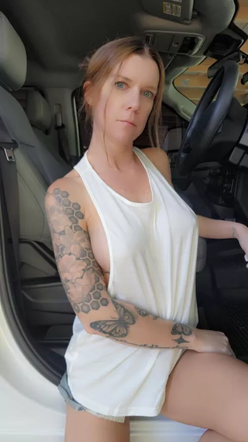 A little milf side boob in the school pick up line.  by ppitaplays_