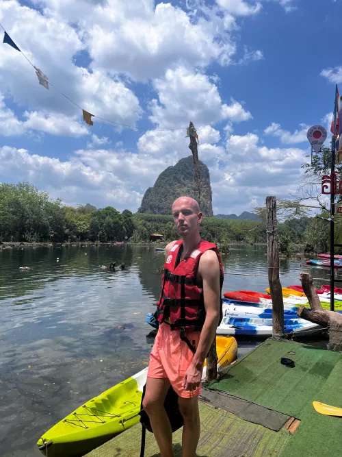 Any guy in HK for white? by Negative_Specific_29