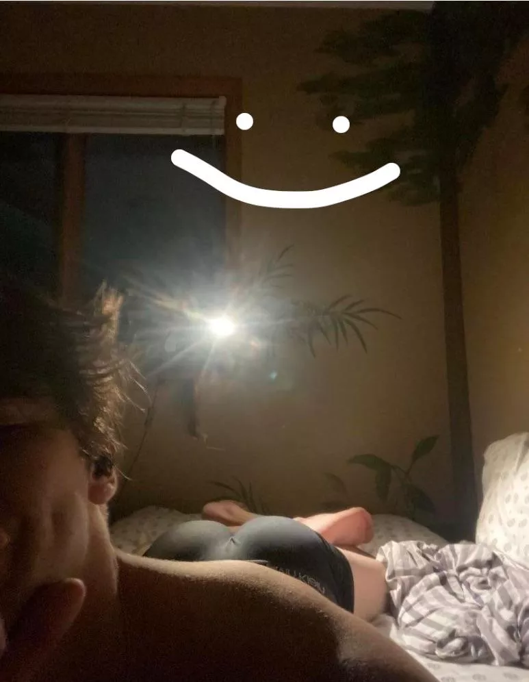 Any hot boys wanna bust a nut for me? posted by specogecko123