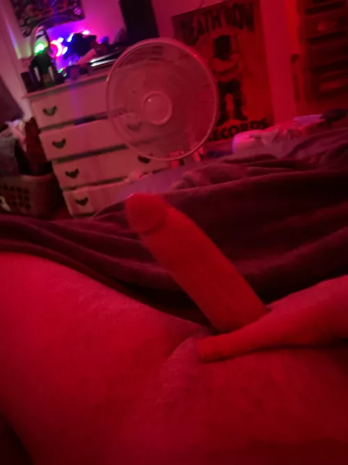 Anyone wanna feed me there sextapes while I stroke by imhigh87