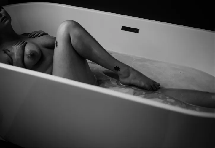 bathtub blues by olivefg