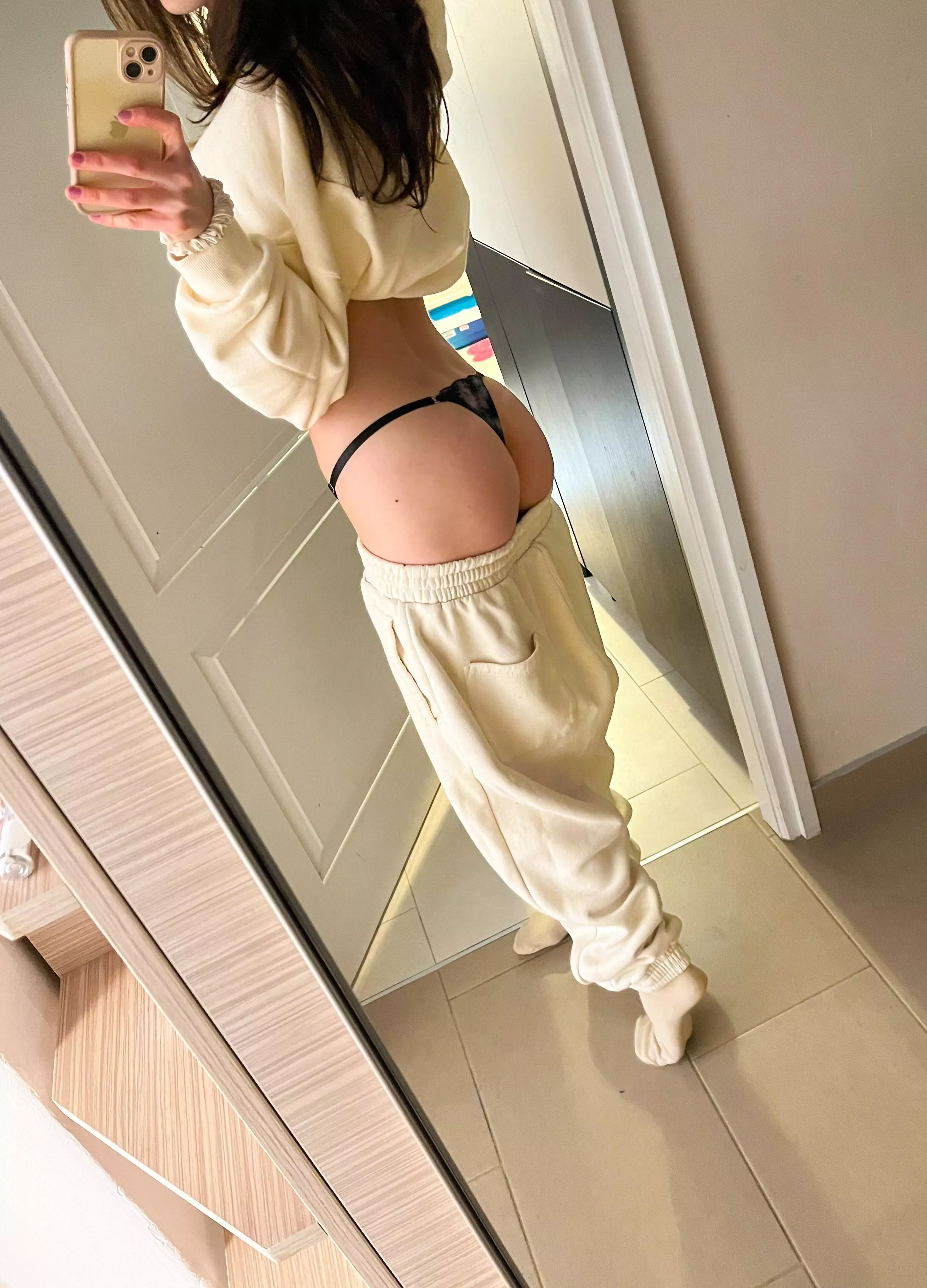 Bend me over 😌 posted by KettyBelly