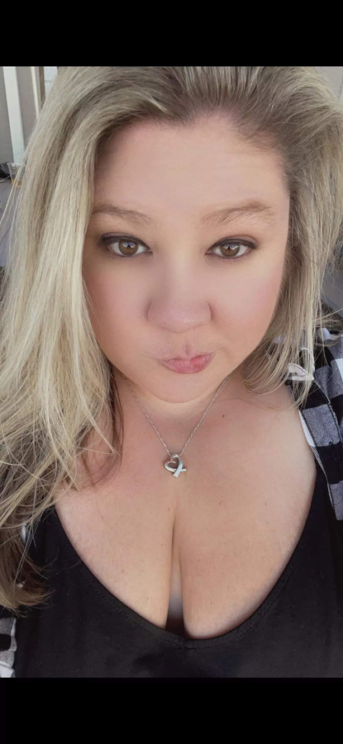 Bored…entertain me 😈 posted by ElizaMelons