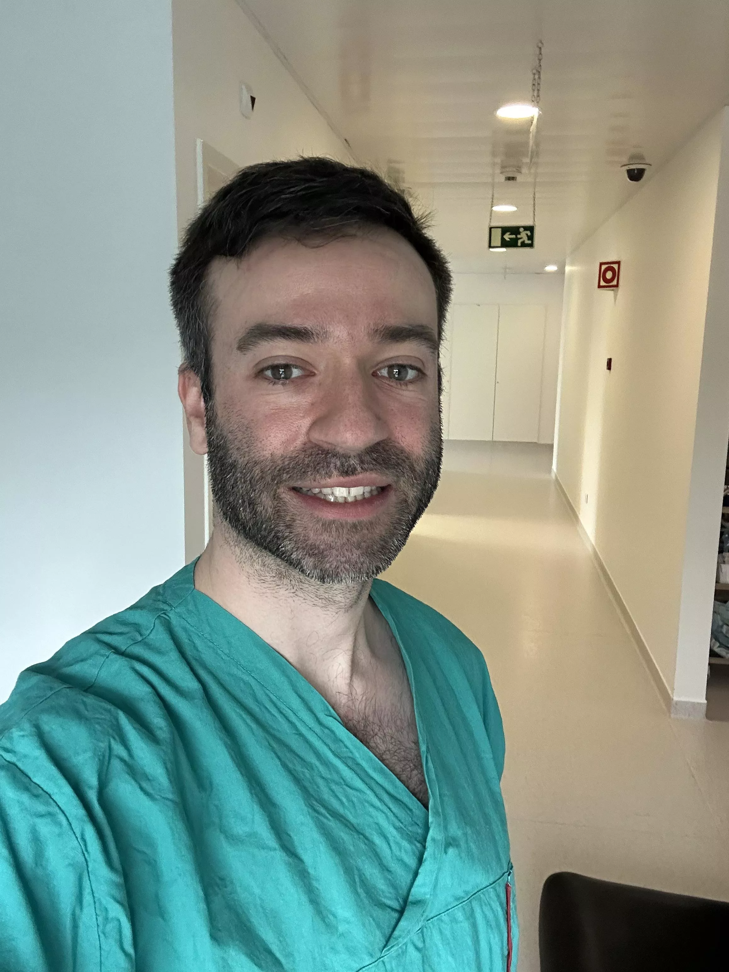 Celebrating my 34th birthday at work! Who wants to assist me in the OR? 😅 posted by boanssi