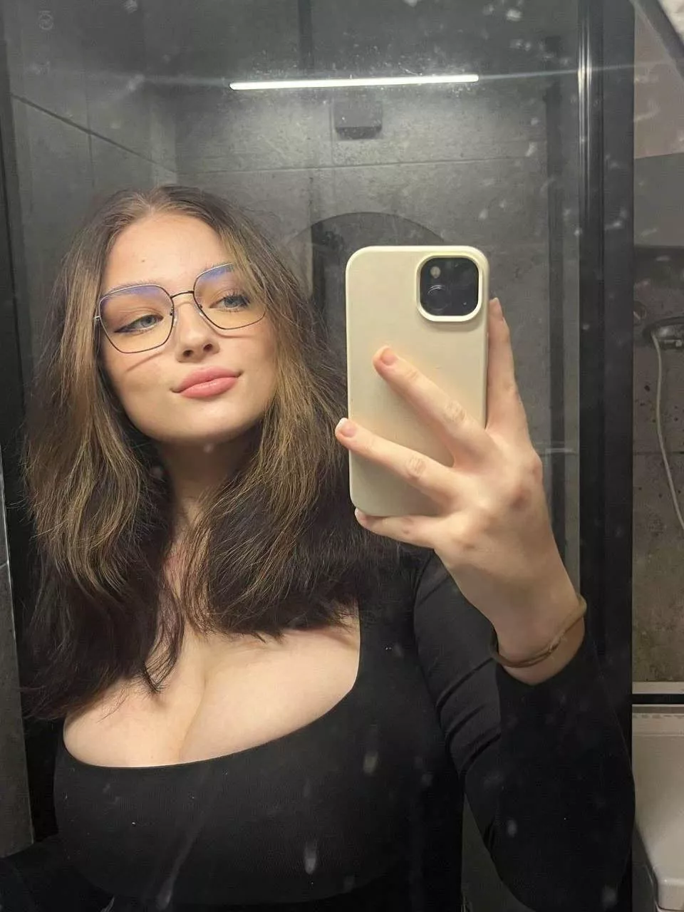 Classy selfie mirror in black posted by Magic_Lillyt