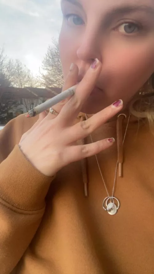 Cum n smoke with me by Stonerbabe71813