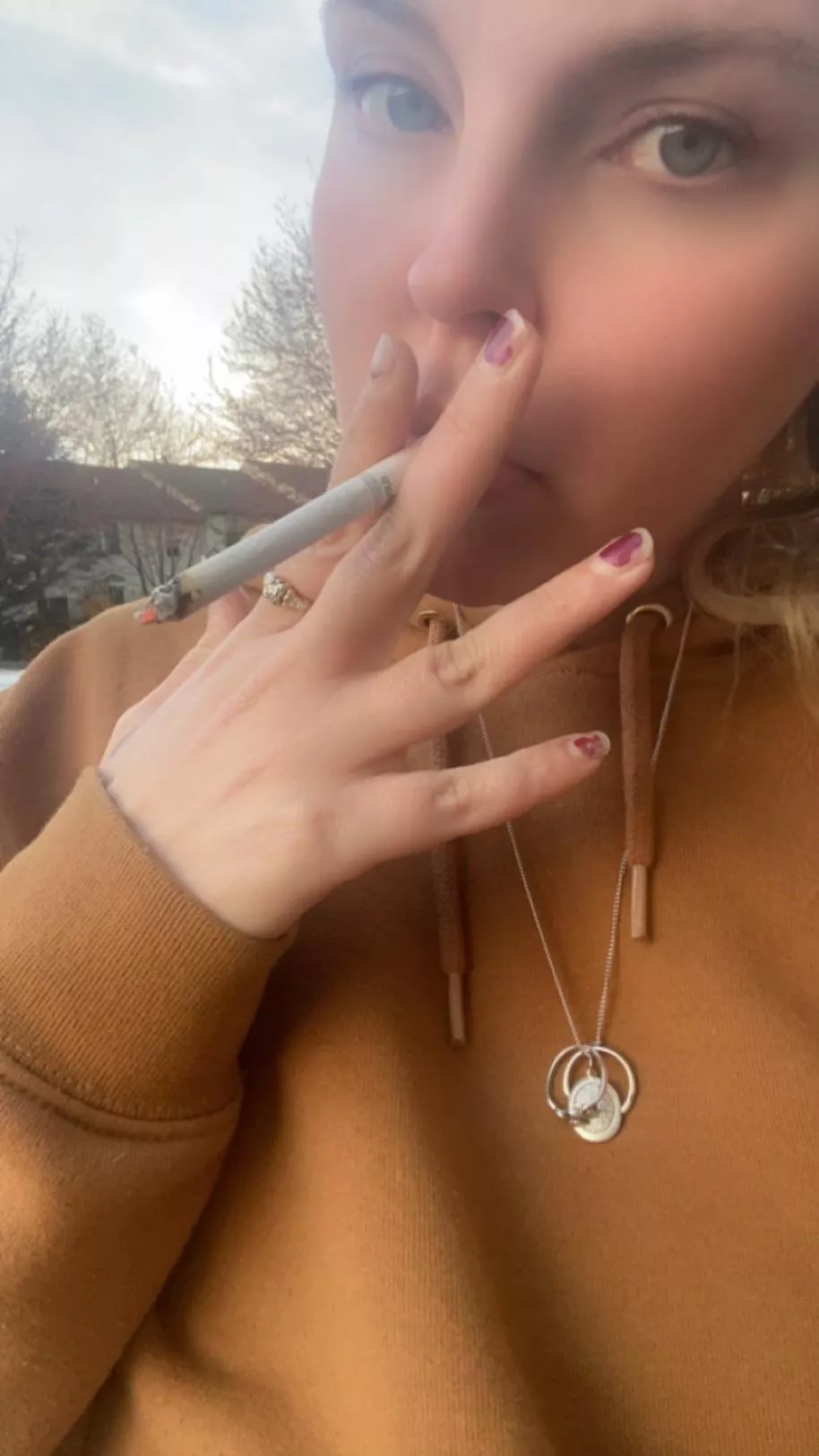 Cum n smoke with me posted by Stonerbabe71813