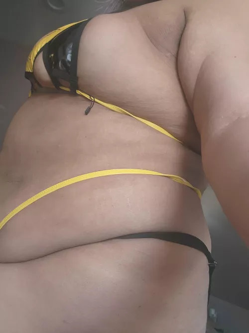 Cute yellow bikini and a chubby body by 2triYin