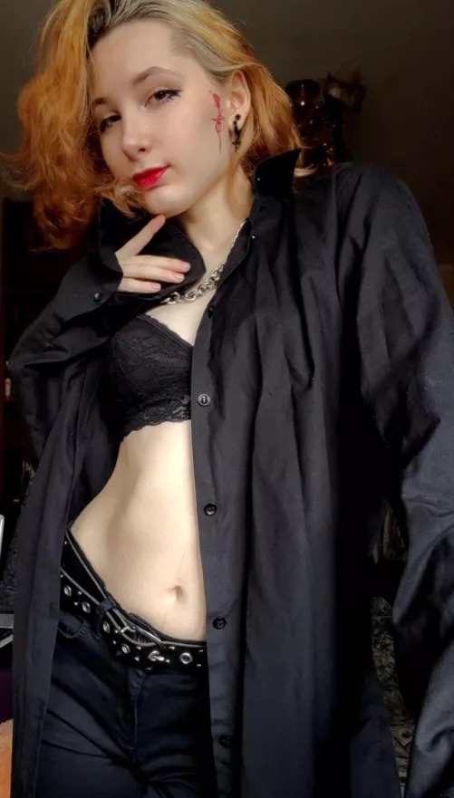 Do miniaturized girls 18 years old get as hot as me? 😈 by Bilonnna