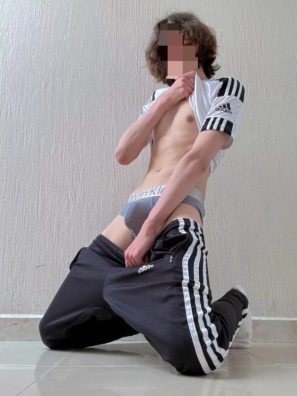 Do you want me to kneel to help you pull your pants down? posted by Kevingoodboytwink