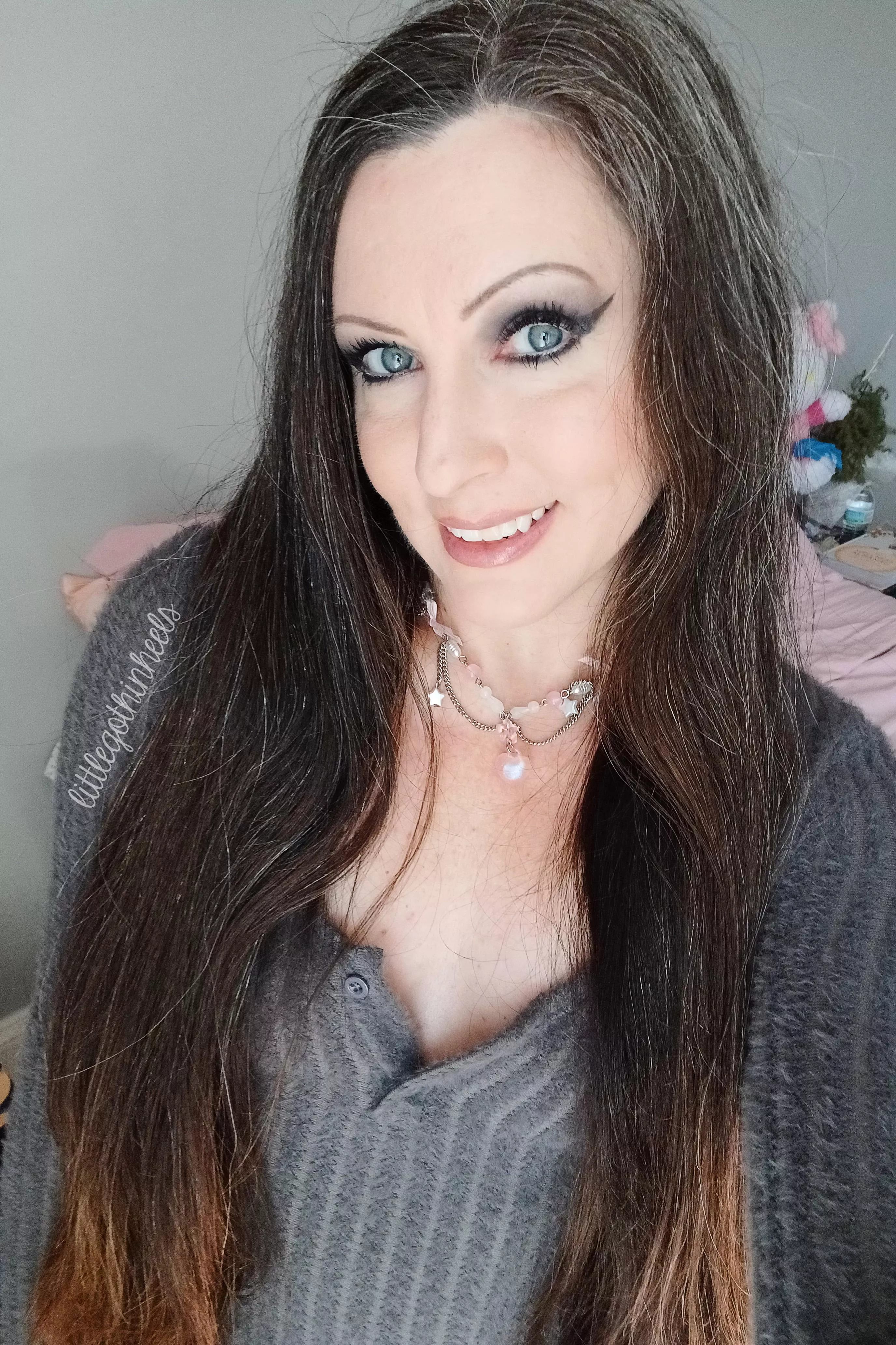 dressed for once but still in my bedroom (F43) posted by littlegothinheels