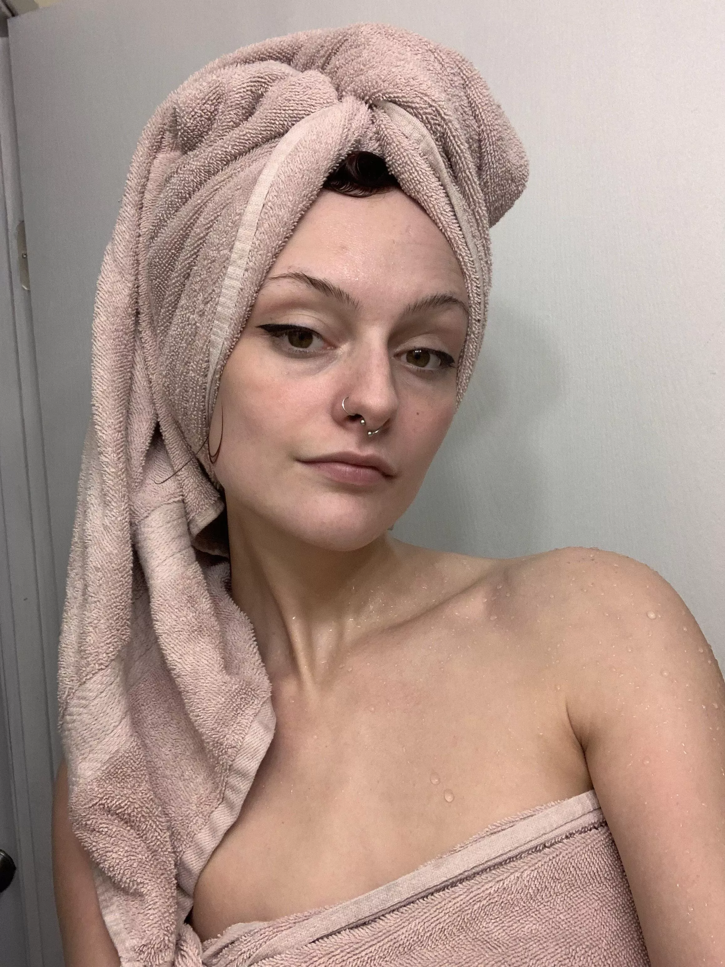 dripping wet  posted by fr0ntb0tt0ms_wh0re