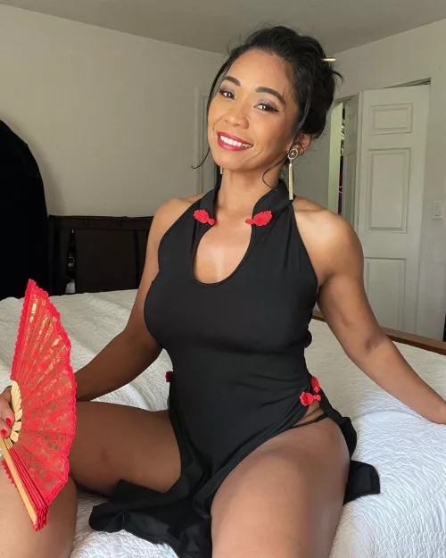 Filipina MILF by wakkaffx2