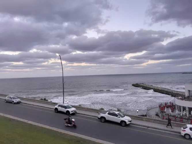 Gray sunset on the beach! by ByJetSetG