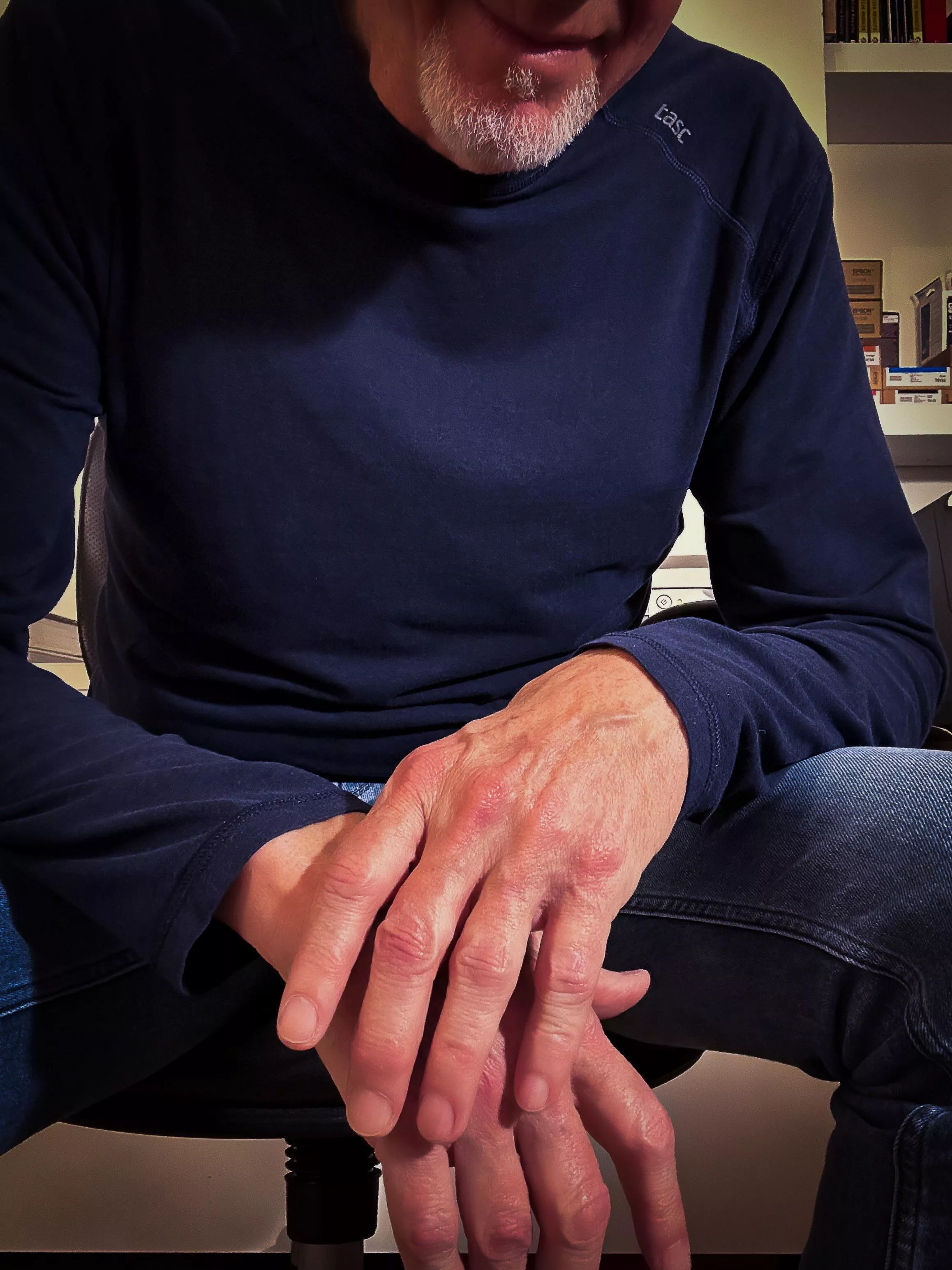 Hands ready to make you feel good (60) posted by beezeepete