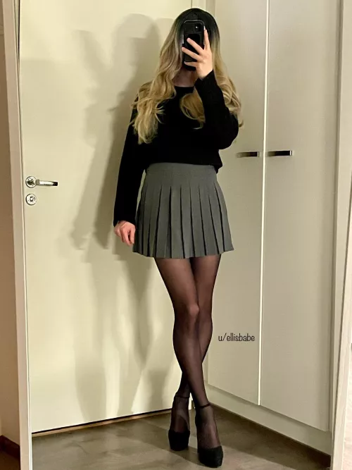 hello :3 by ellisbabe