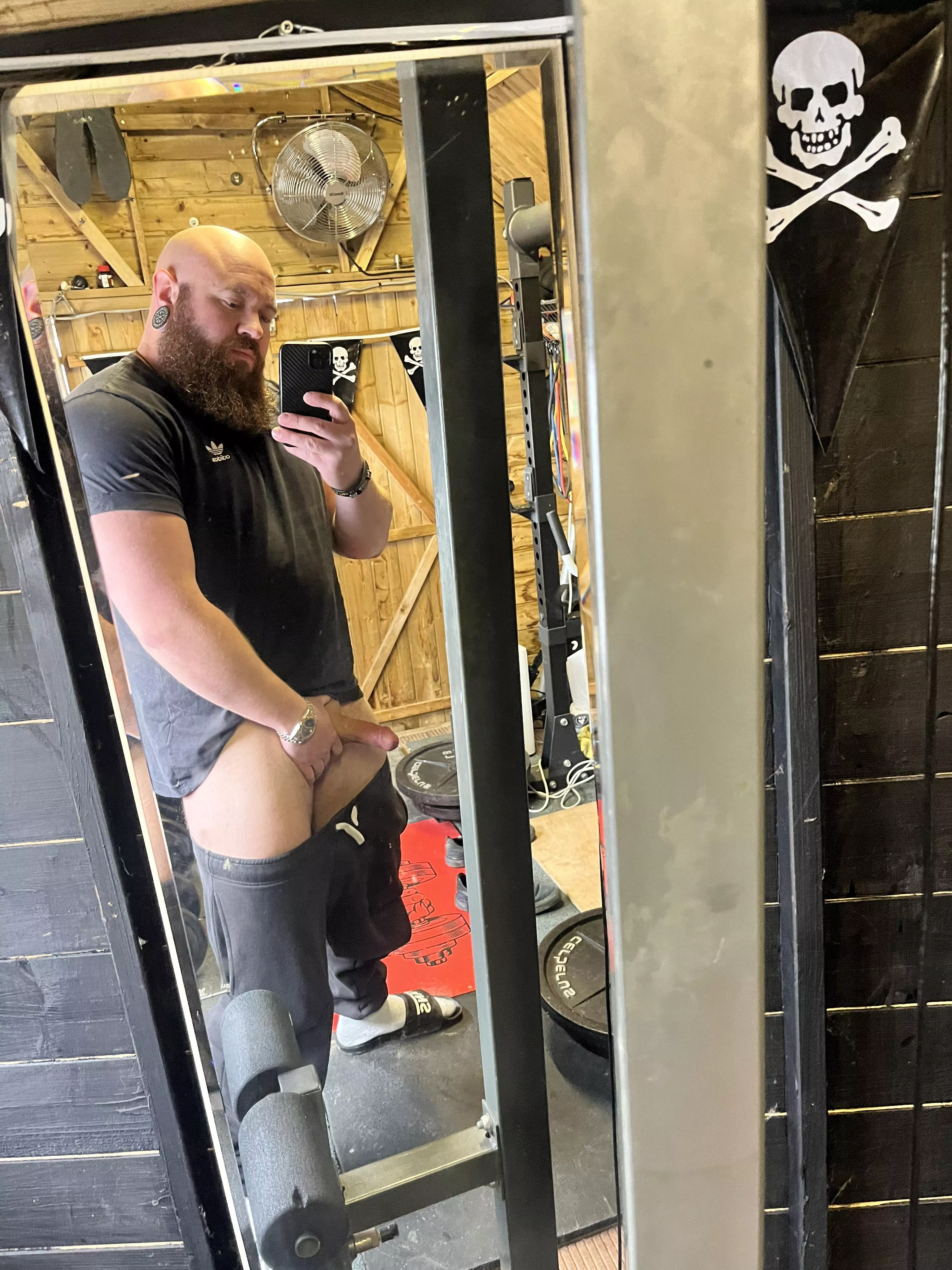 Hope everyone’s having a good week so far 😈 posted by Ricklazell