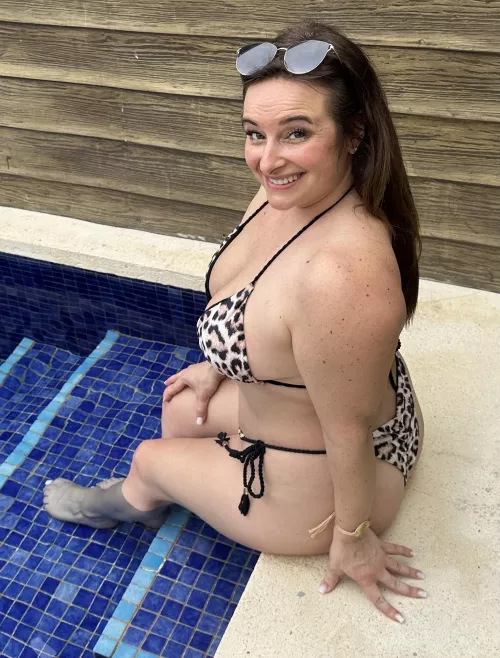 Hot and Sexy 45 Year Old MILF  by sophienextdoor