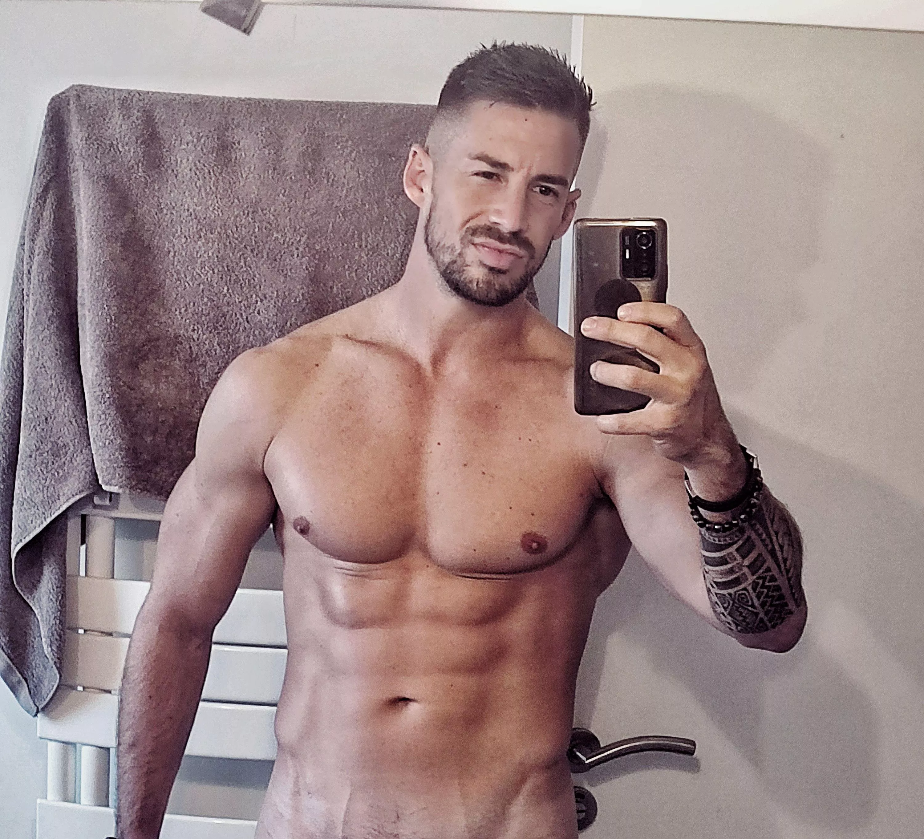 How is my tattoo? 👀 posted by Benjoyoff