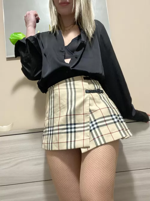 I'm waiting for you boss by NatyBond_OF