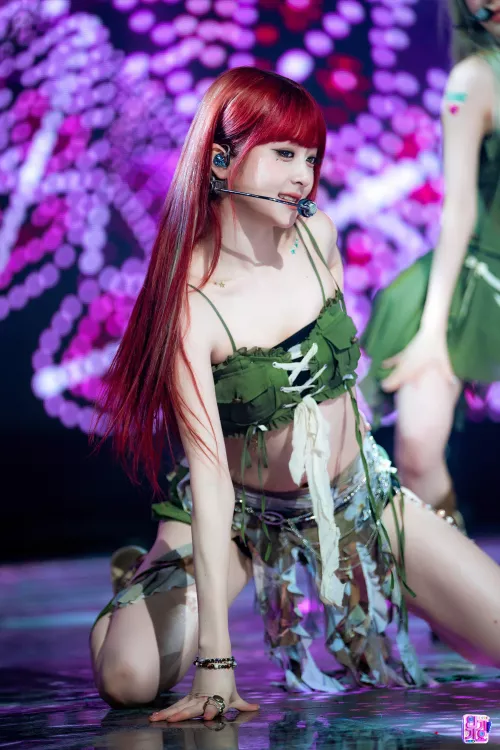 LE SSERAFIM-Yunjin by Fit-Minute3781