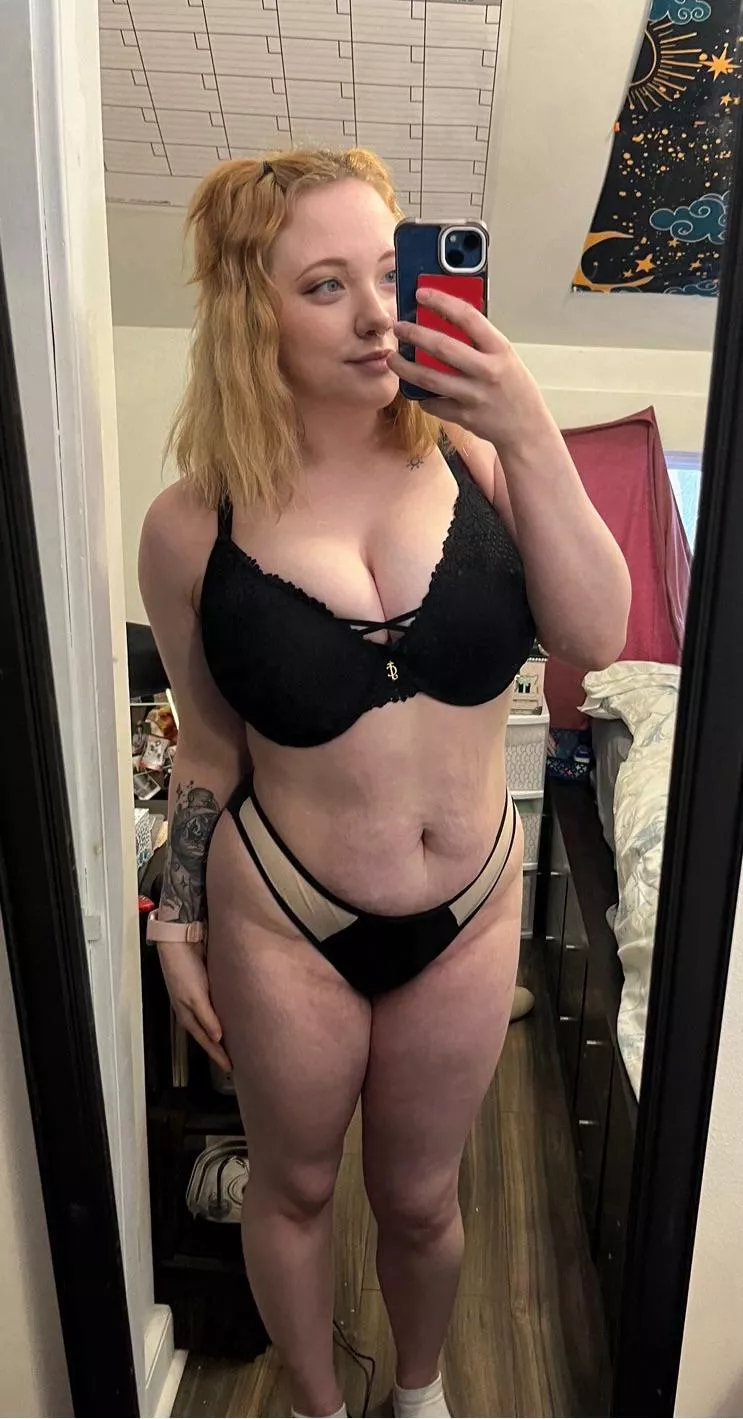 Nothing better than thick thighs and tits 💗 posted by vibranthoney