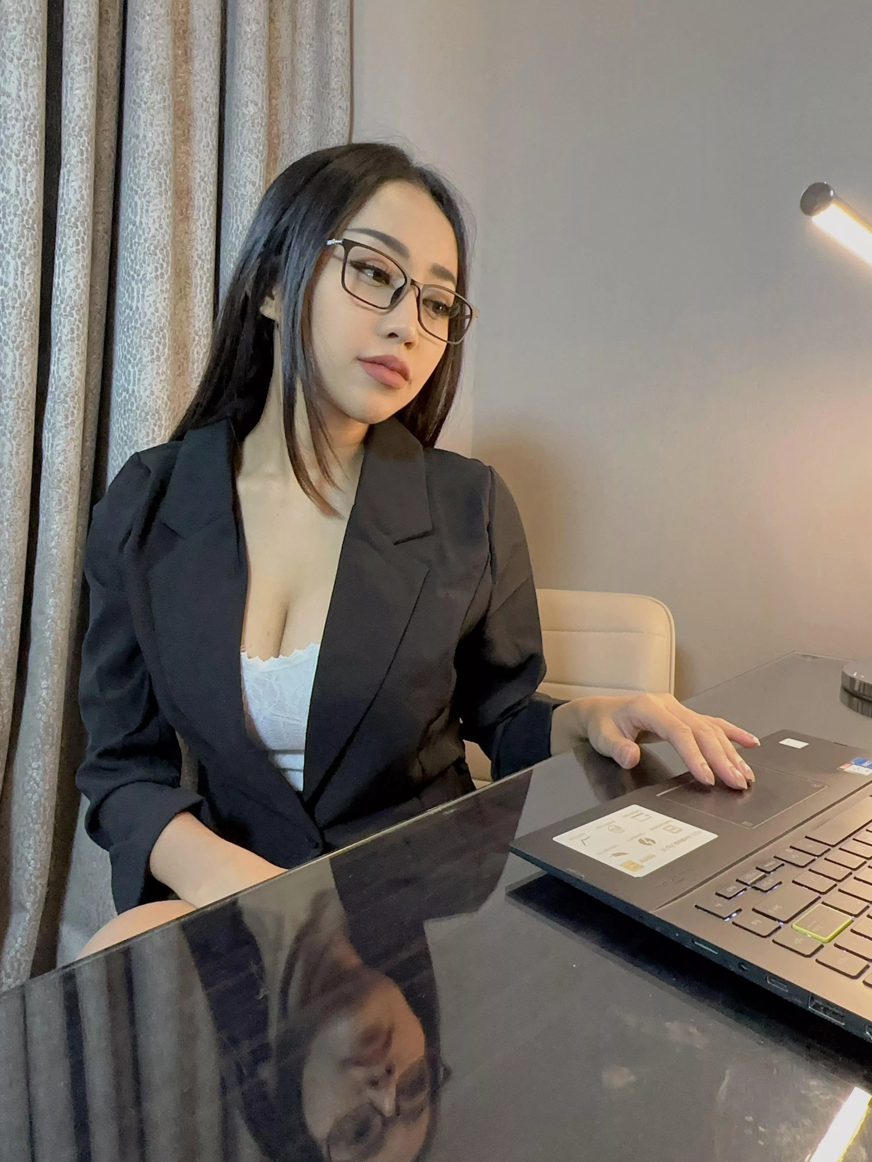 Office babe posted by itsserin