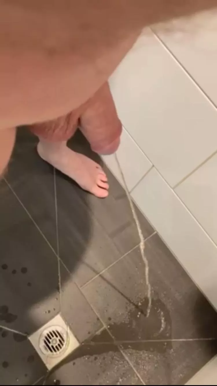 Pissing posted by Ludrouge641