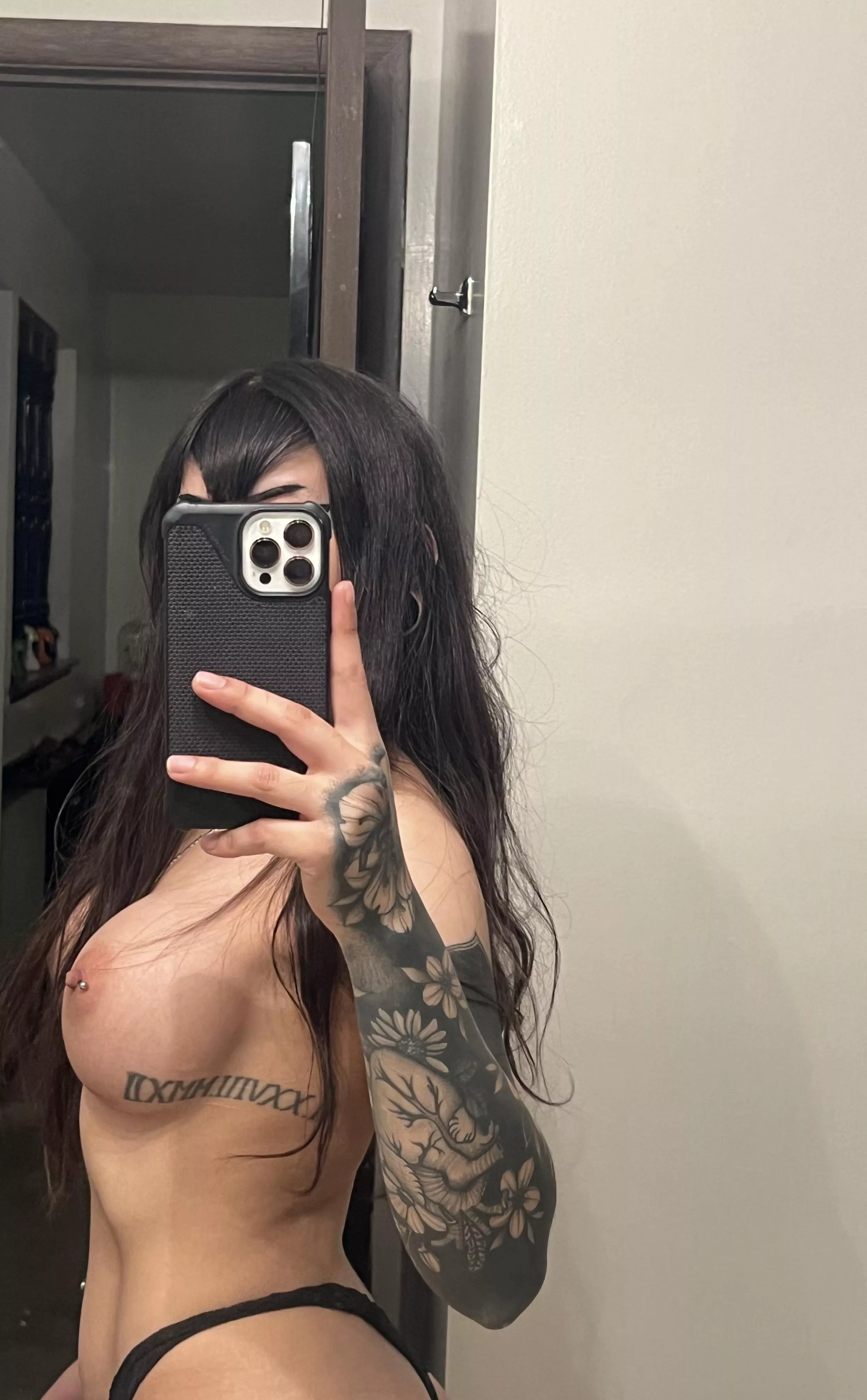 Raven without the costume posted by spookyvontease