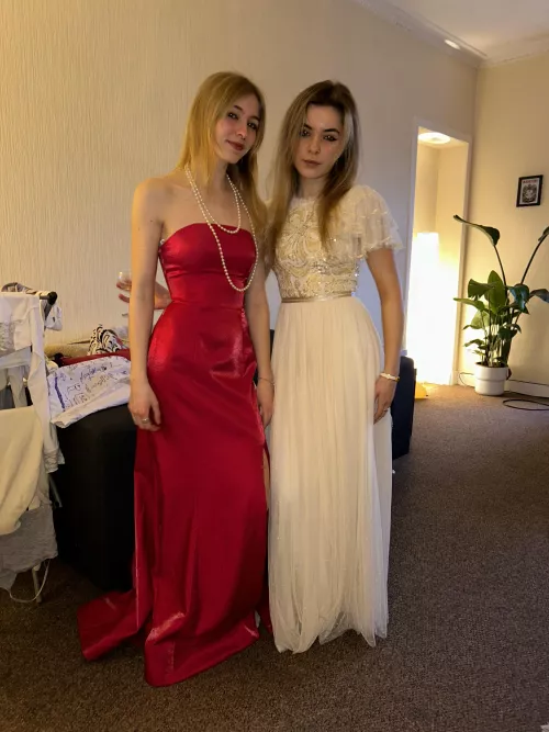 Smiley sisters by Swiftie4ever_713