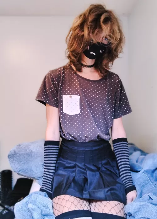 somebody told me to stop hiding behind the floof, does this count? by slenderfem