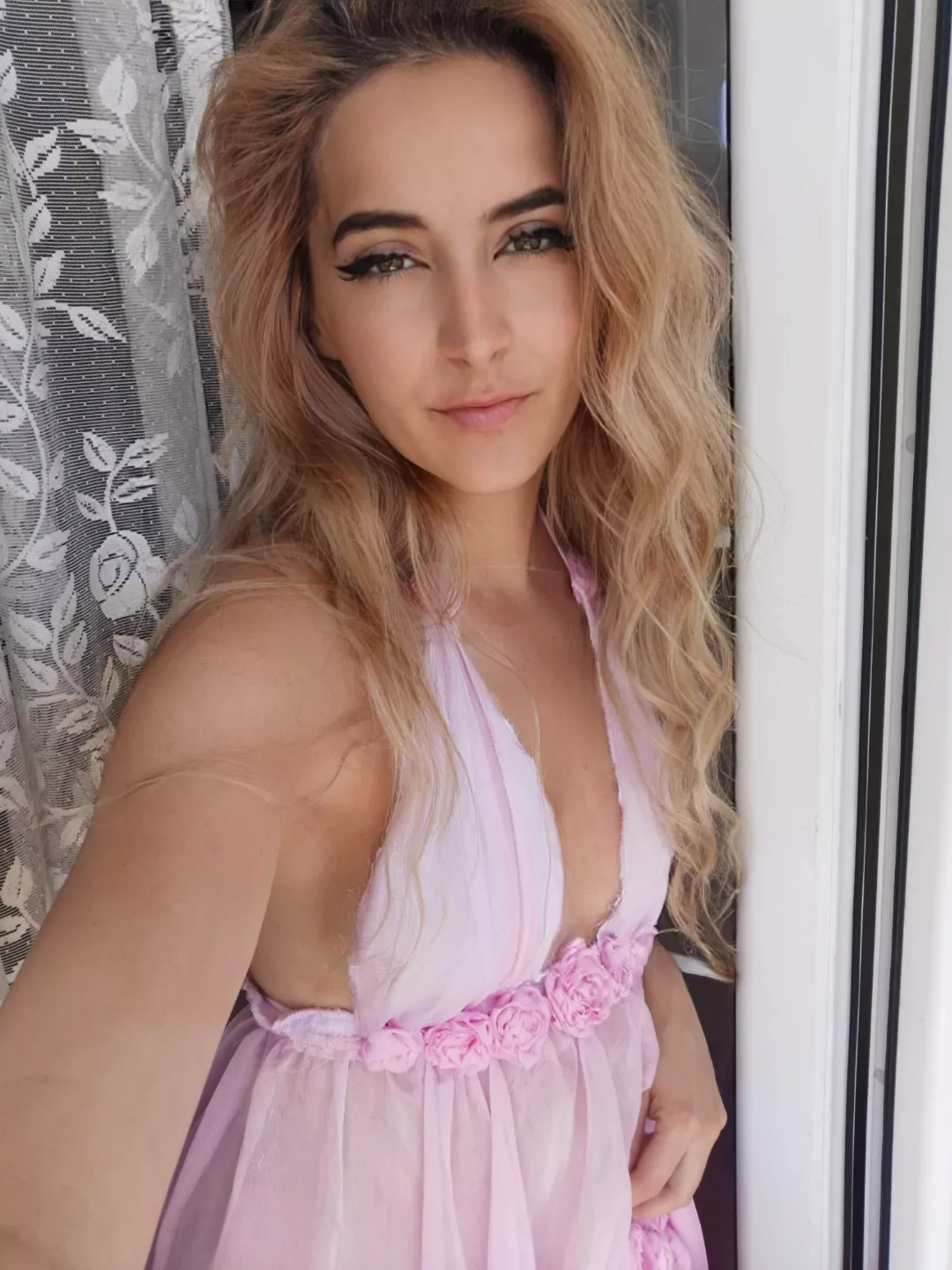 This pink color complement my eyes, don't you think?  posted by miremi137