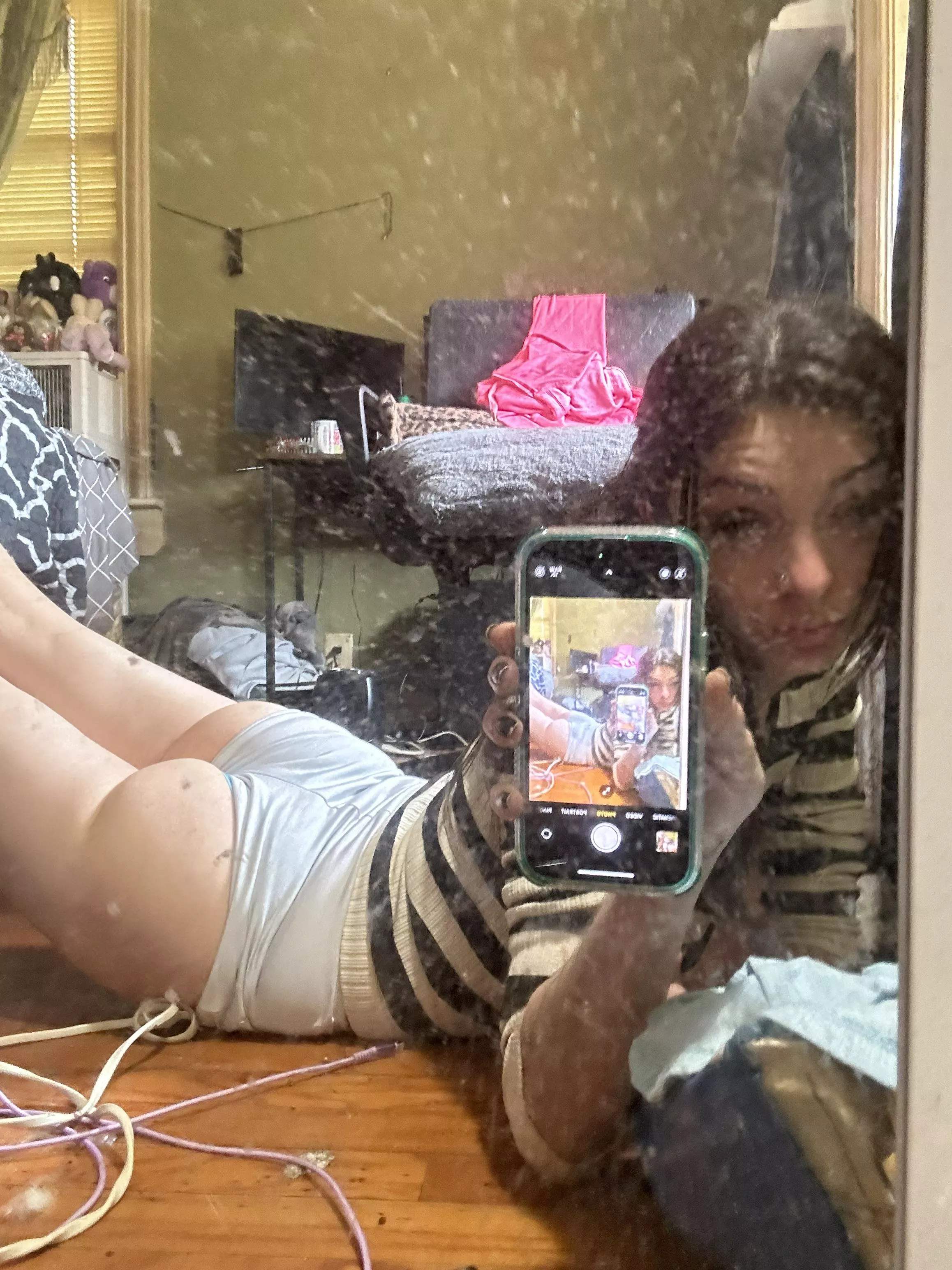 Was cleaning my room but had to take a quick pic of my lil booty :3  posted by footluv_