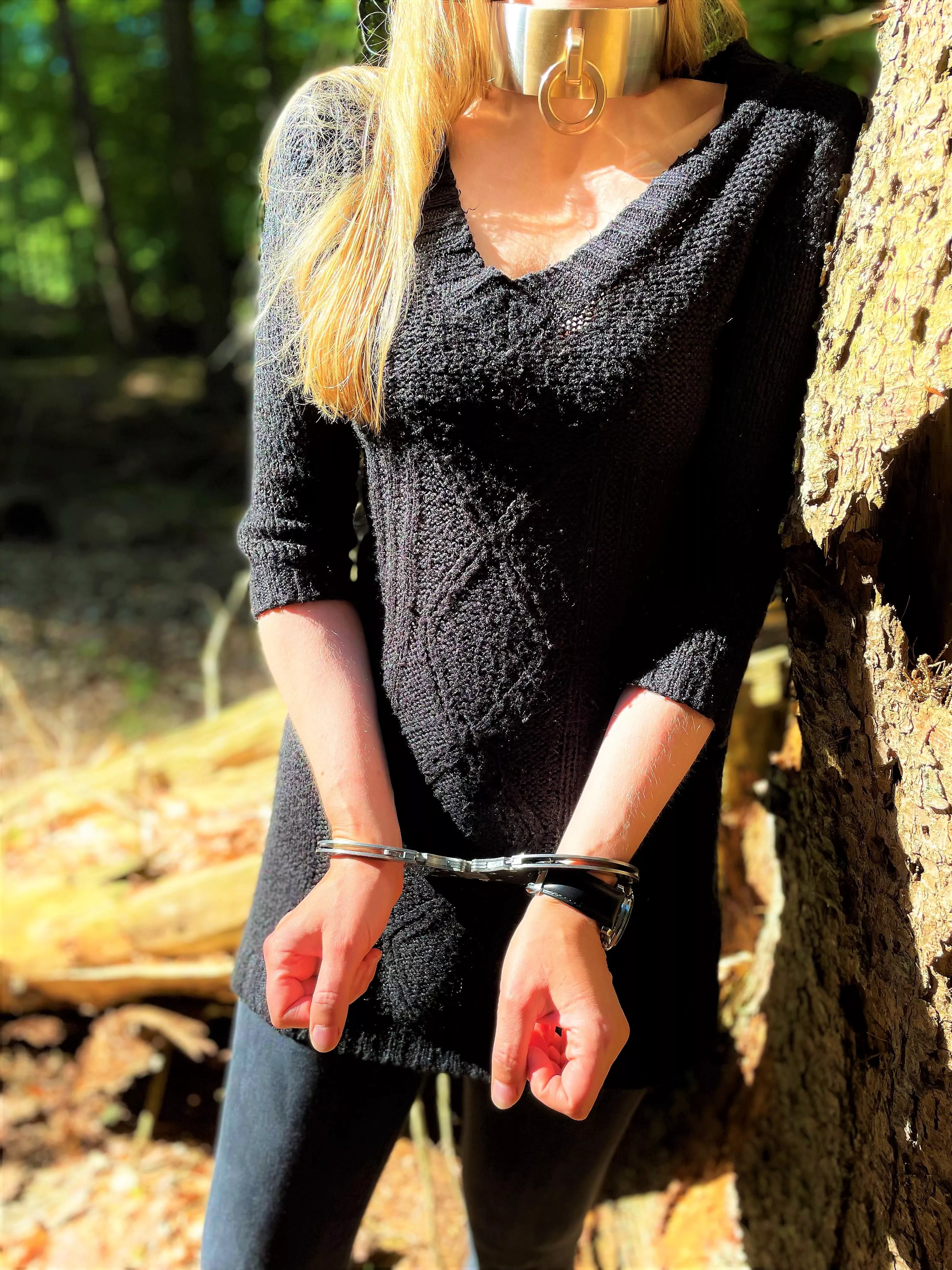 Went for a walk, left the keys to the massive metal collar at home posted by JessicaShackled