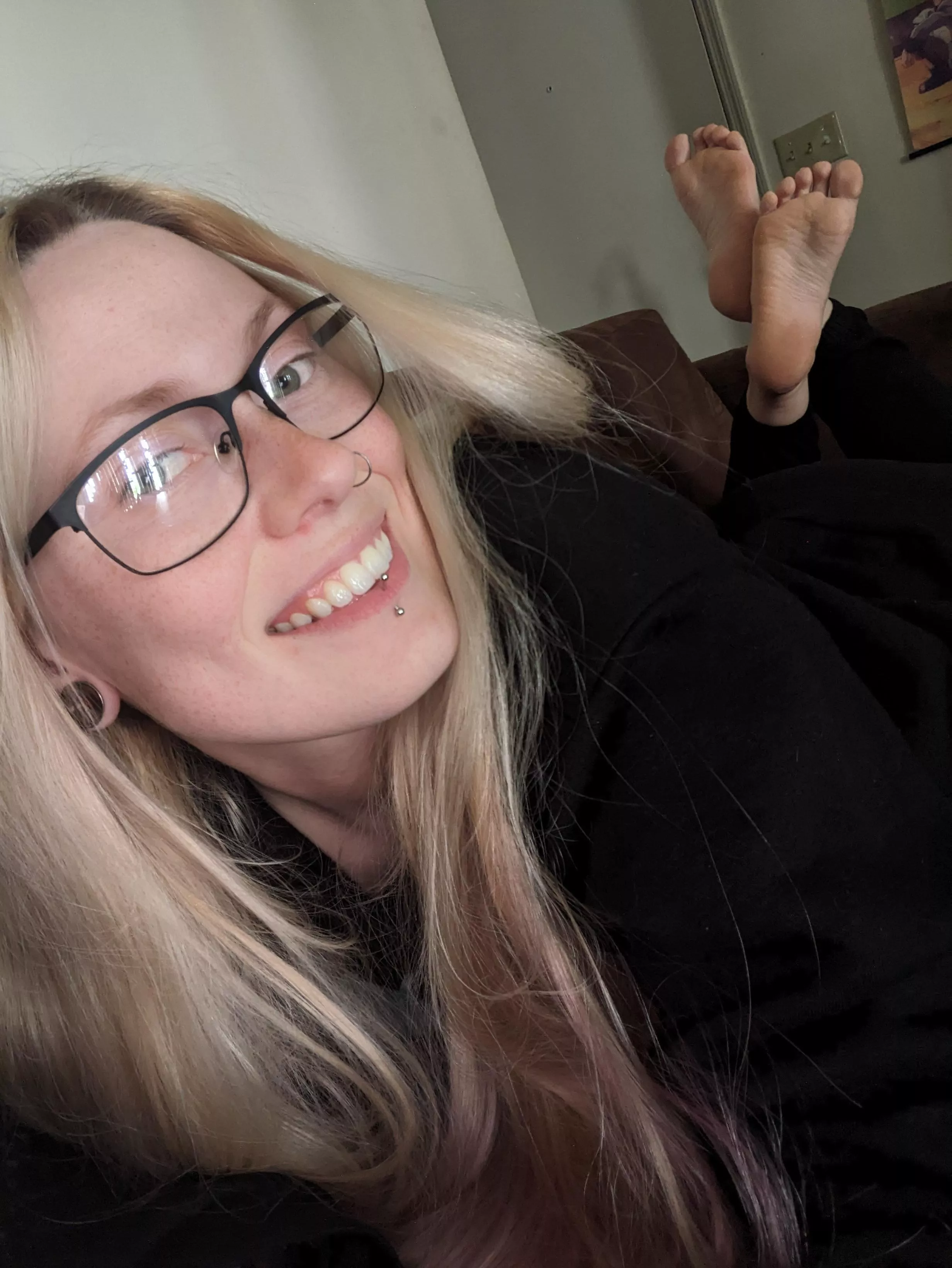 Who doesn't like seeing some feetsies posted by hardvoregirl