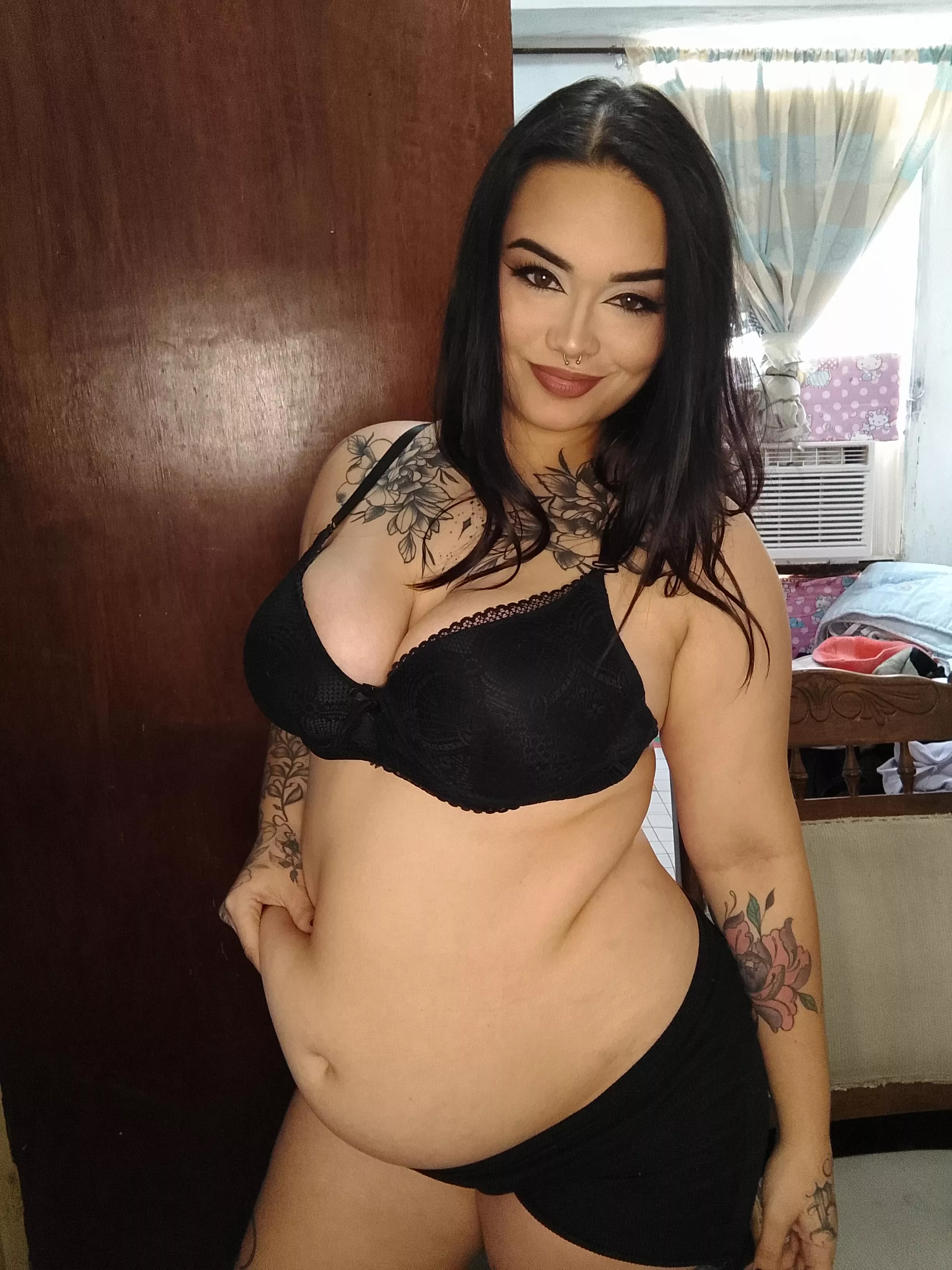 Will you feed me? I'm a hungry chubby girl  posted by Kendra_sexlovexo