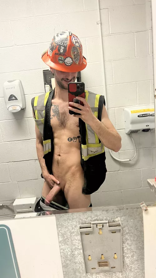 Work nudes for ya 😏 by Utimate-Windex2-4