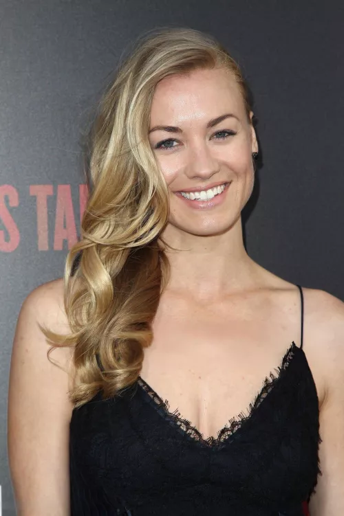 Yvonne Strahovski by asdfbtwin