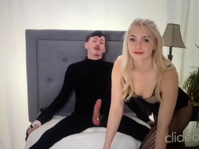 Anyone know her name, I’m obsessed 🤯 by ShoddyOpposite6671