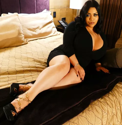 Ava Hadid by bbwftw69