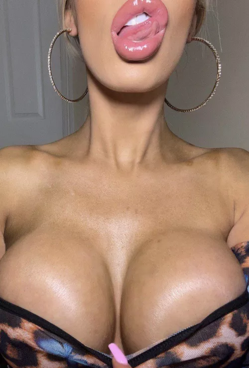 Can I convice you to make me your bimbo by Giadmkj