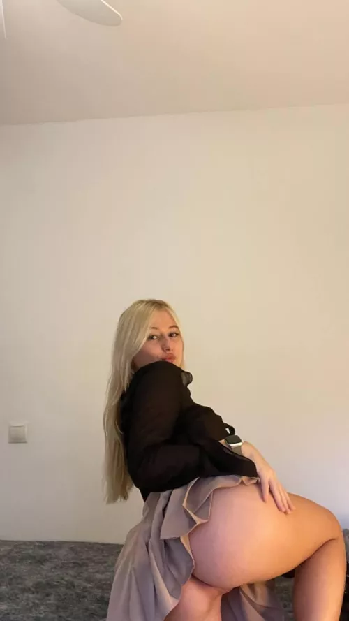 Can you help me take off my skirt? by ebo-9