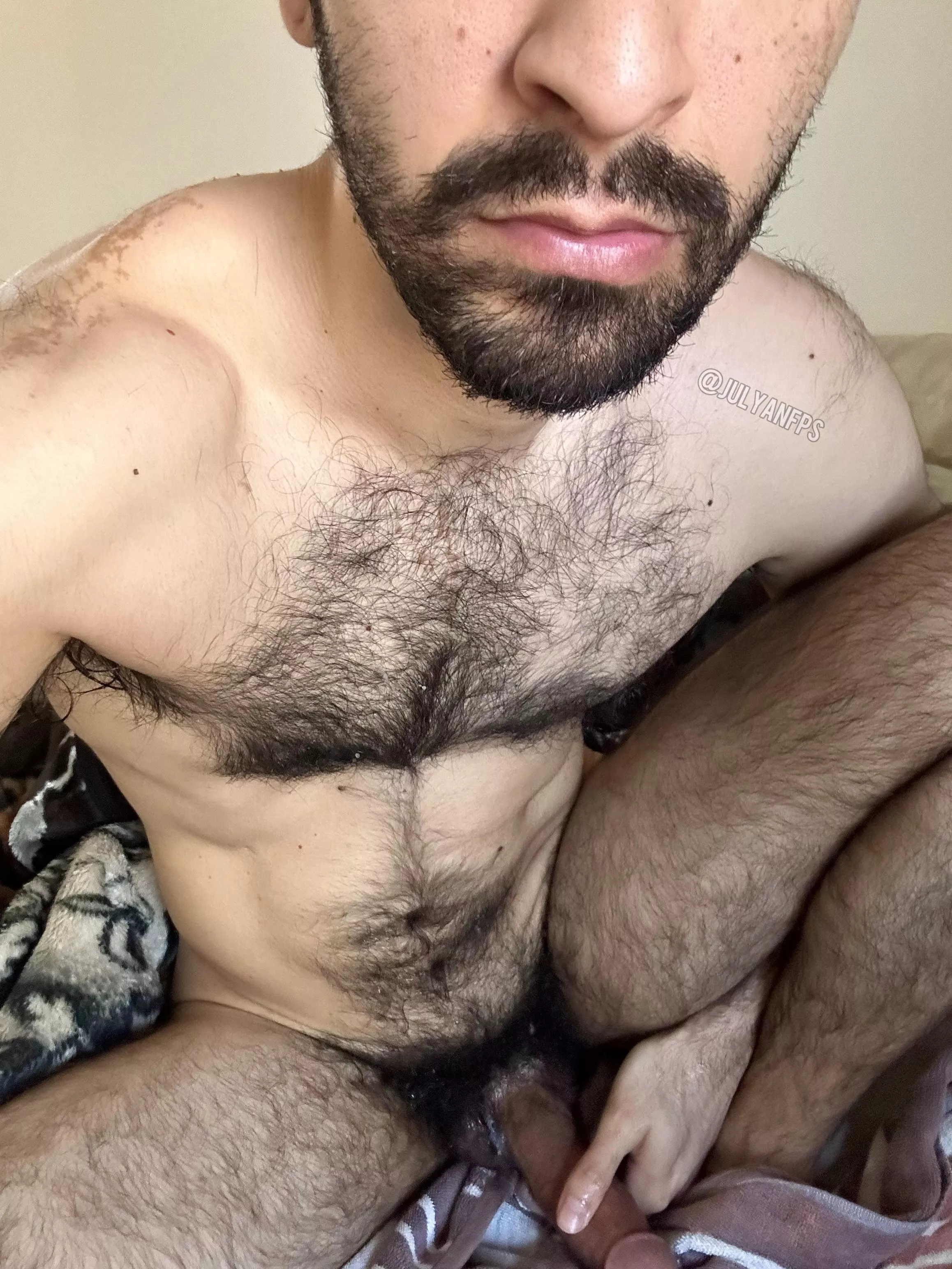 Clean the cum from my bush 😈 posted by julyanfps