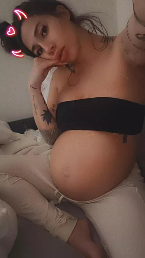 Dm me! by pregnant_bea